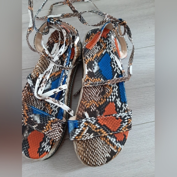 Flat sandals - Picture 1 of 4